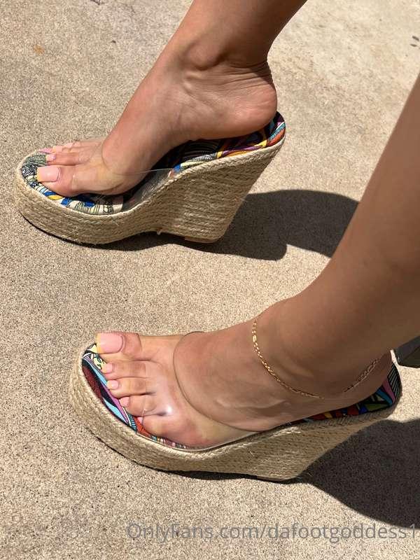 which one is your favorite shot from this #wedgewednesday ☀️..