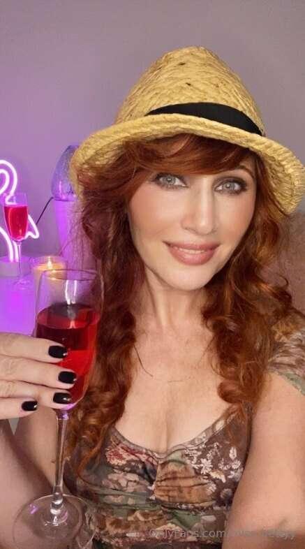 Would you go on a date with me? 🤔🙈