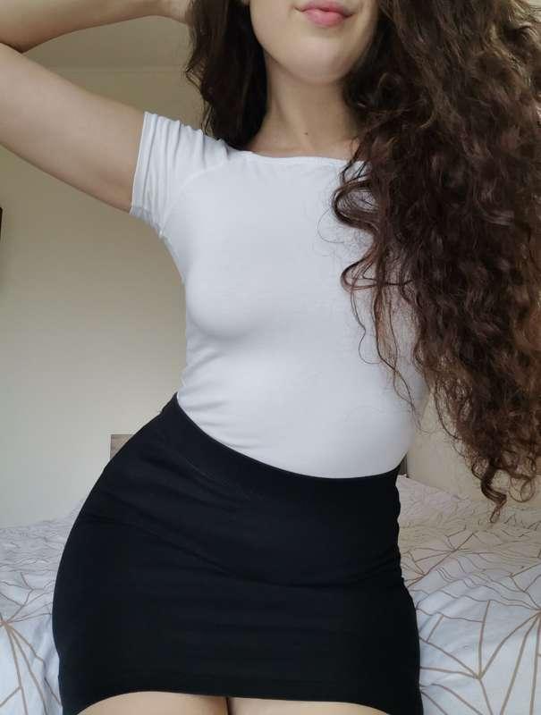 Wouldn't you want a secretary like me in your office? 👀