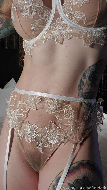 claudiaafterdark image #0