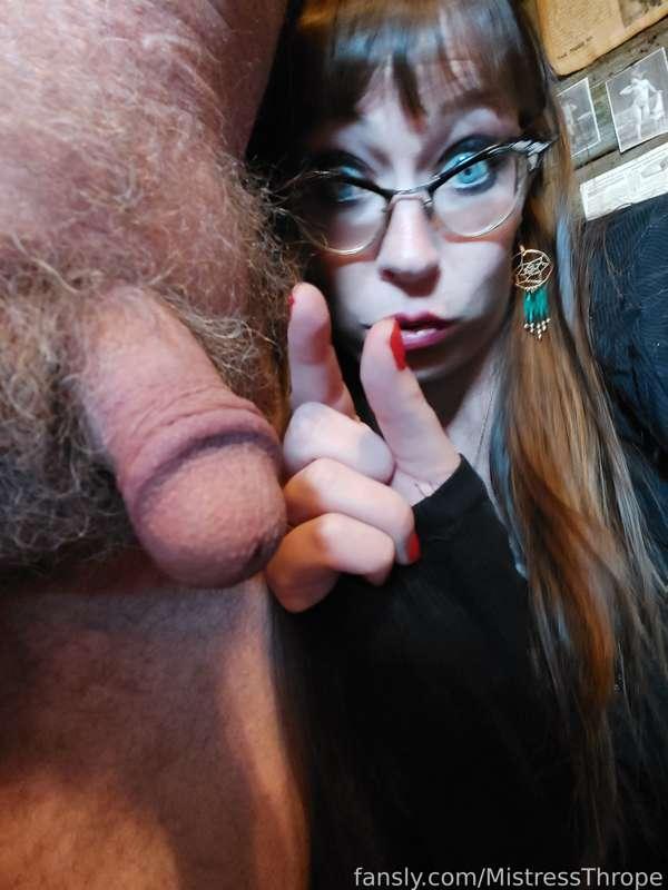 Happy hump day, my freaks. Guess who IS NOT getting any humping today... you bitches!! 
Now, to take about Me, the most important topic... I'm planning on doing some filming today, so let me know if you have any ideas. xx 

#fyp #femdom #sph #pussyfree #mistress #beta 