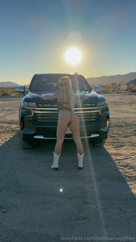 Try not to drool, babe!🤣