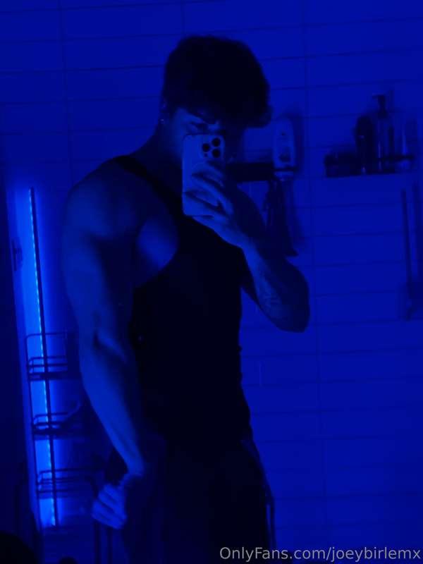 got smth for u in the dms for ur monday blues 😈