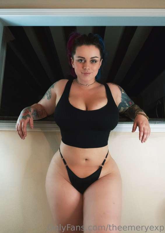 It's too hot for pants. I don't make the rules.  🖤