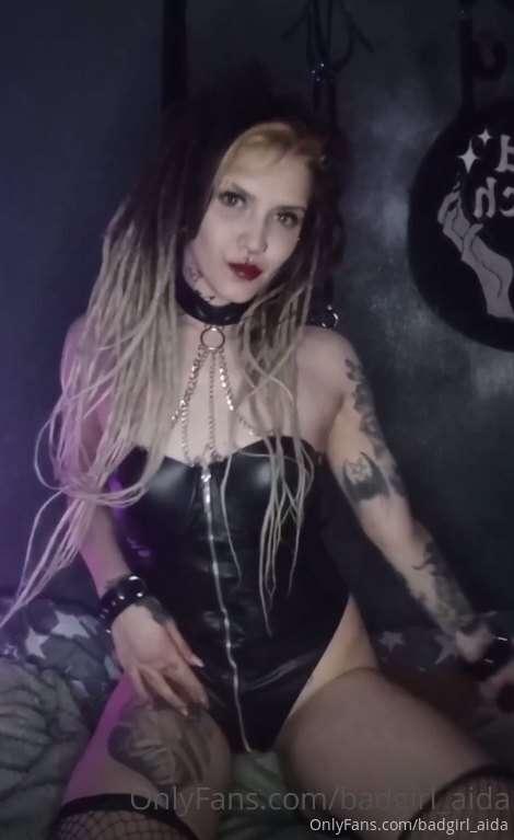 I love this leather bodysuit so much❤️❤️
Do you like leather..
