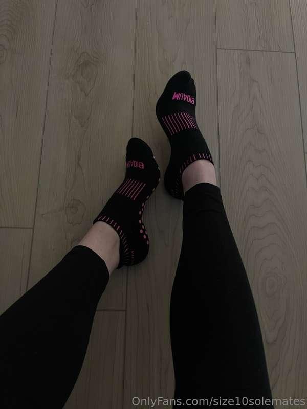 officially a Pilates girly 💕 i wonder how my grippy socks wo..