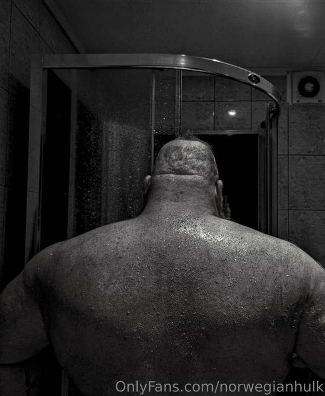 How do you like my bare back? Straight out of the shower