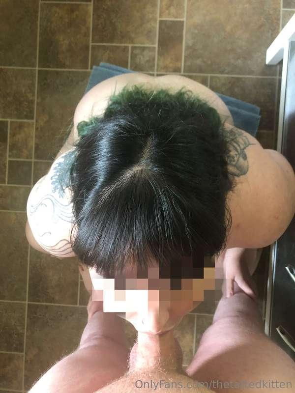Pleasing Daddy while cooks 💦