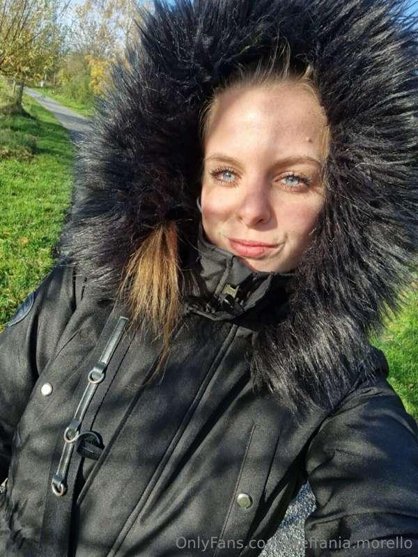 Hälst du mich ein wenig warm Süßer ? Oder lassen wir es im C..