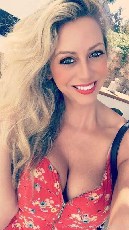 Smile more babes 💋