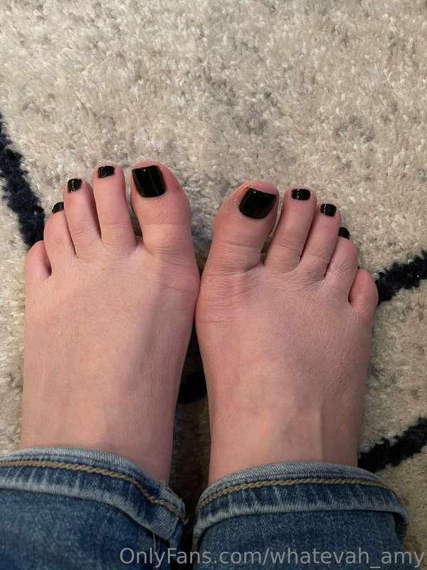 Raise your hand if you are a feet fan! 👋🏻👋🏻
