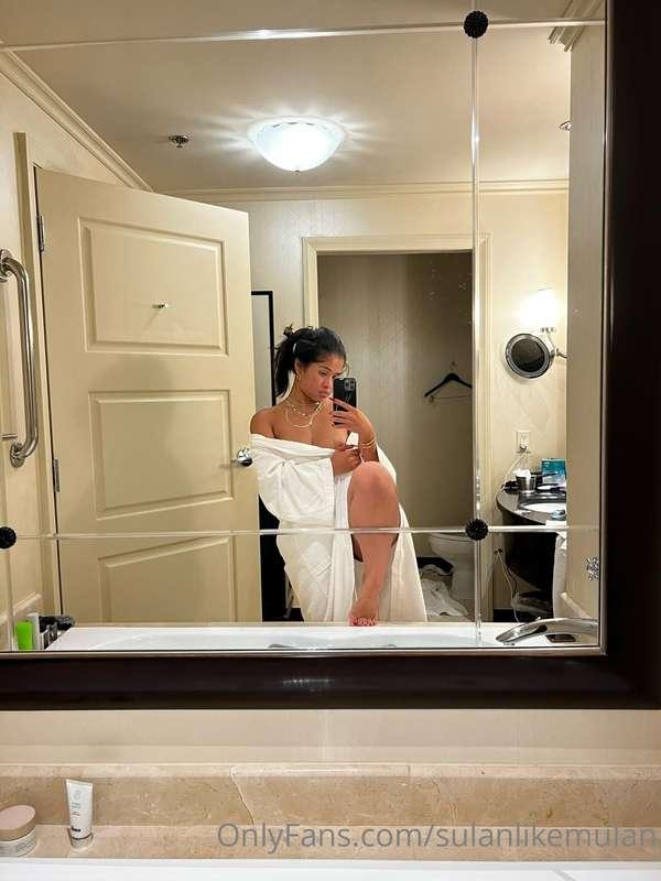 Catch me while I'm still playing dress up 🤭