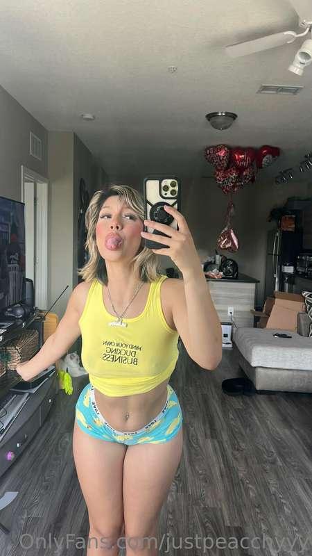 tongues out buns out!