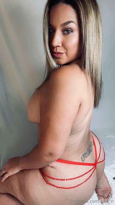 wanna see my tattoo while i'm bending over for you? 😏