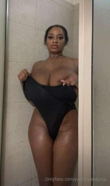 just imagine touching this for you now 💕👅