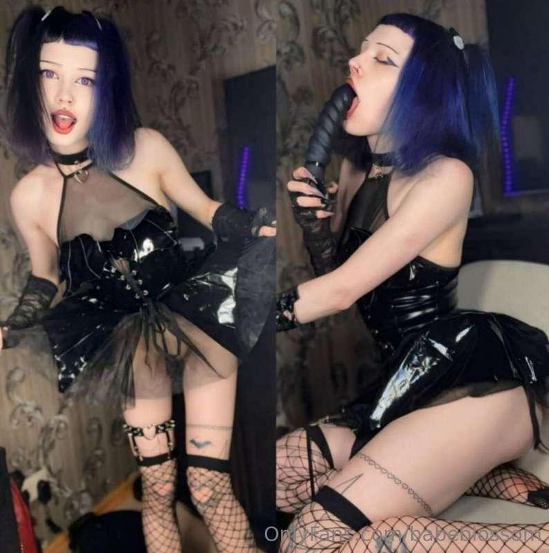 𝐓𝐇𝐈𝐒 𝐂𝐑𝐀𝐙𝐘 𝐋𝐈𝐓𝐓𝐋𝐄 𝐁𝐈𝐓𝐂𝐇 @ellie_wiitch will make your dick ha..