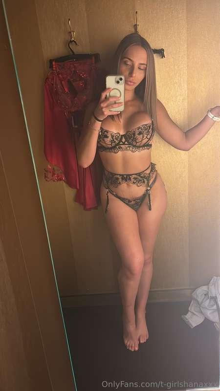 Who would like to cum in the change rooms with me?