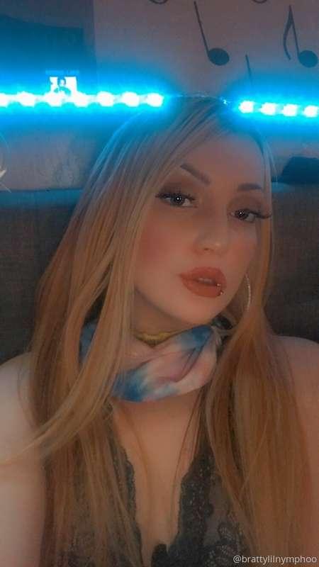 jaderarelybehaves image #1