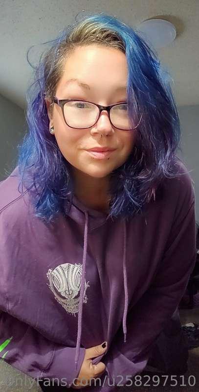 I canNOT wait for hoodie season!!! 🖤💜🖤💜