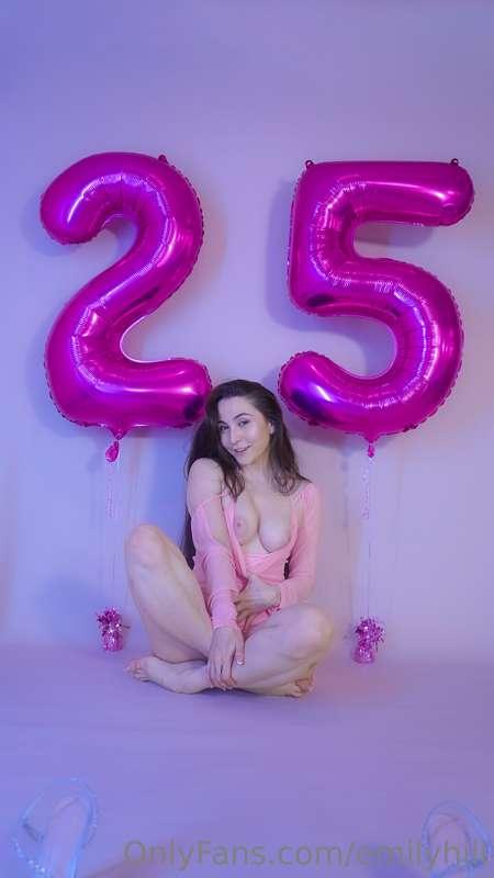 Happy Birthday to me!! 🥳🥳🥳🥳

Comment when your birthday is!