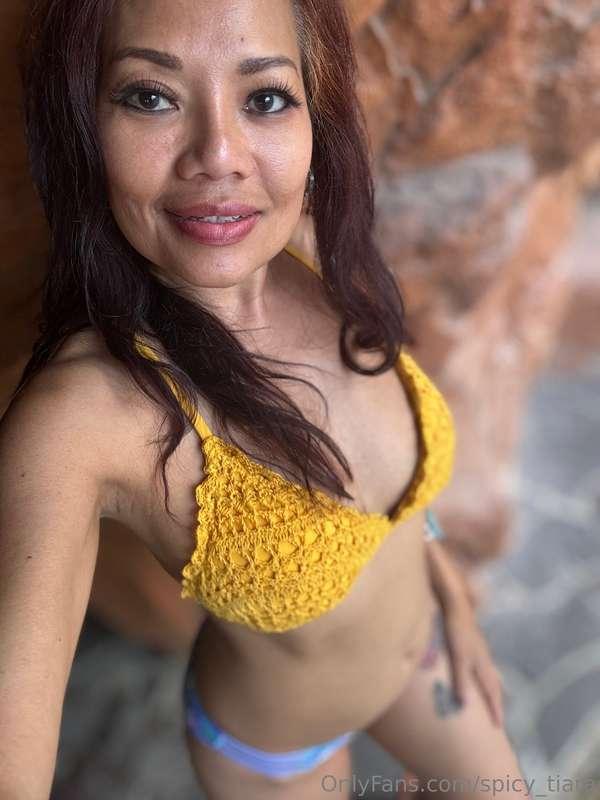 Soak in the jacuzzi . Why don’t you join me ? 