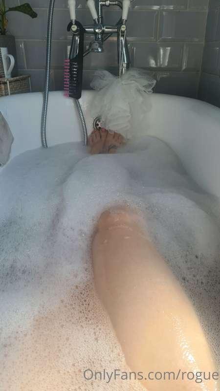 I absolutely love baths as you know, my friend's bath is ama..