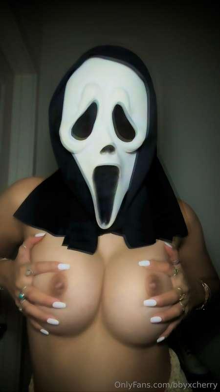 spooky titties for everyone!!🤍👀