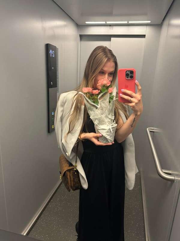 I'm still waiting for you to buy me flowers 😋💮