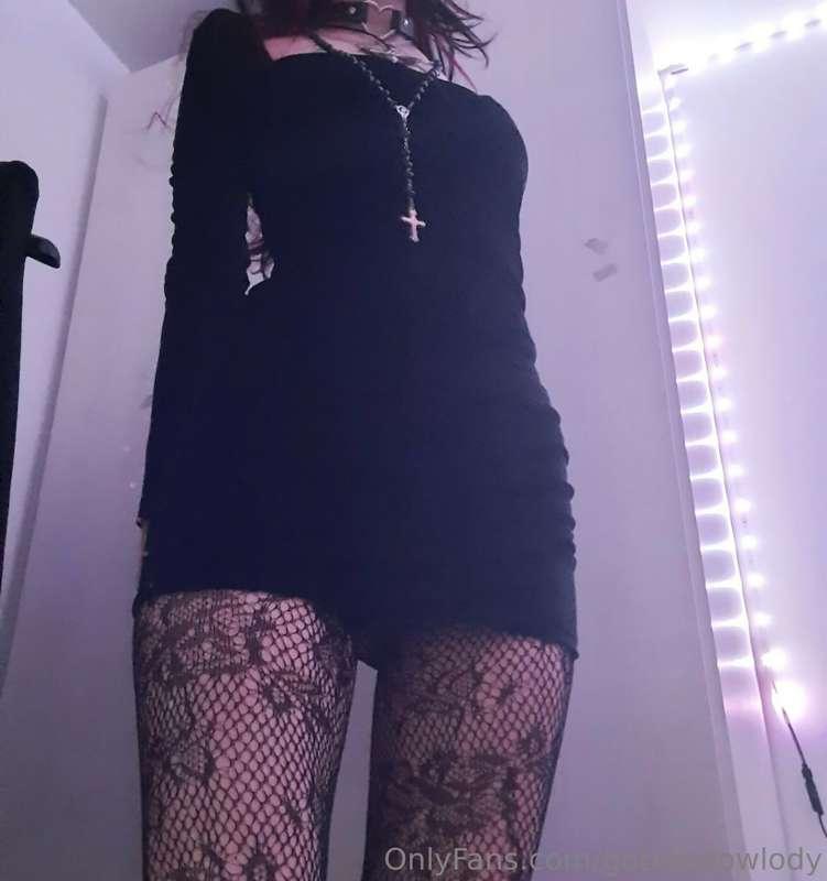Hope you like naughty goth girls 🦇