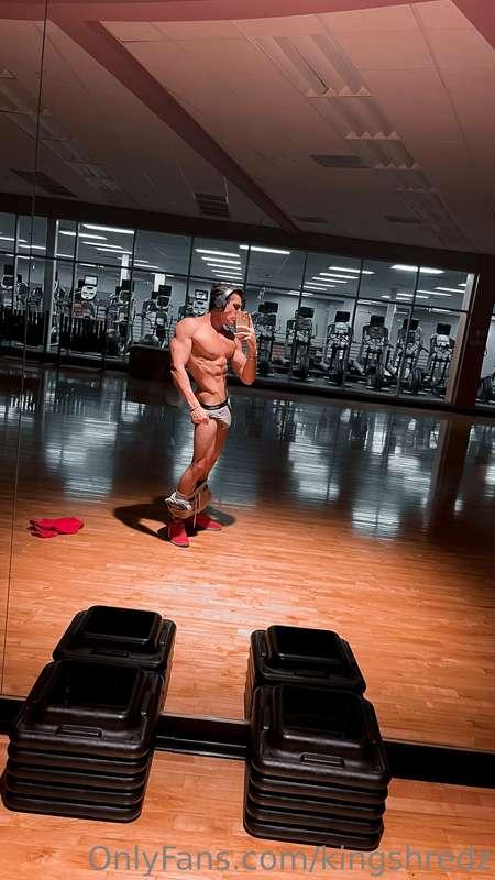 Gym lighting was too good😜