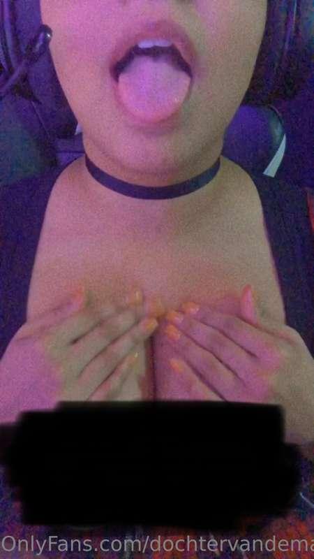 [ Español ]

Y si vienes a jugar conmigo?? 😳💦🍆

[ English ]
..