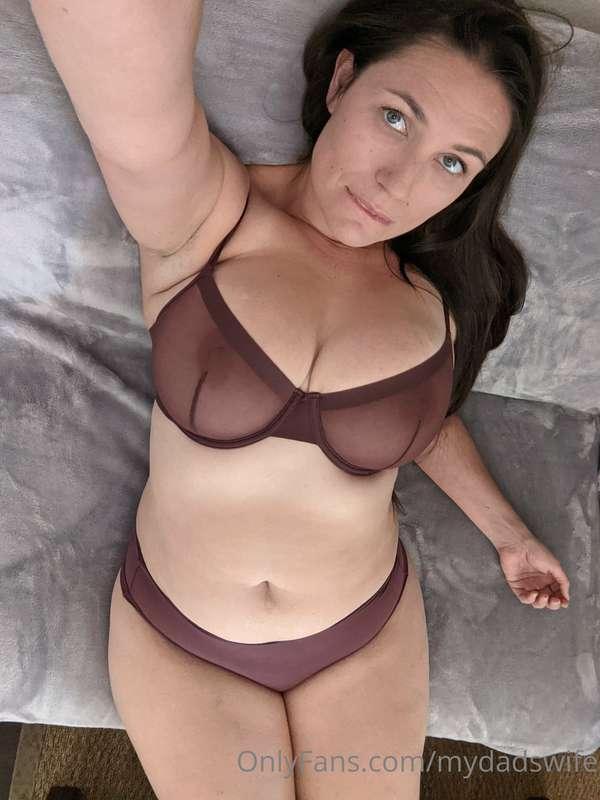 If your step-mommy was as hot as me👀 would you be fucking he..