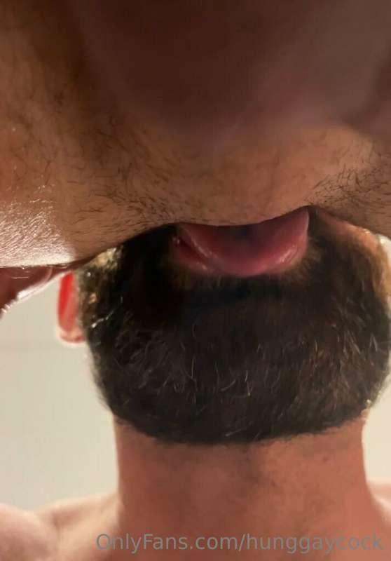 Sit on my beard, then sit on my dick. 😛😈