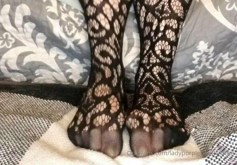 request for more lacy fishnet feet, fulfilled! 
video of the..