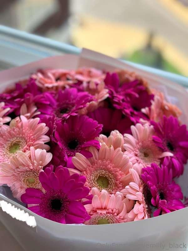 Do not forget to give the girls bouquets with this cold autu..