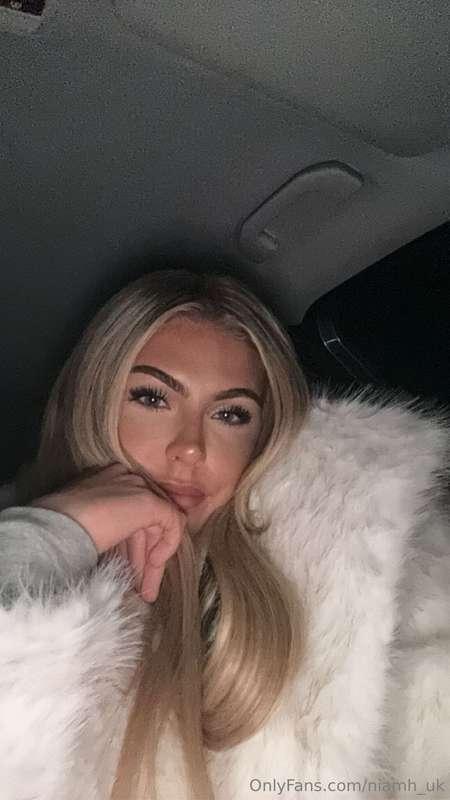 Fur for comfort, selfie for you.❤️