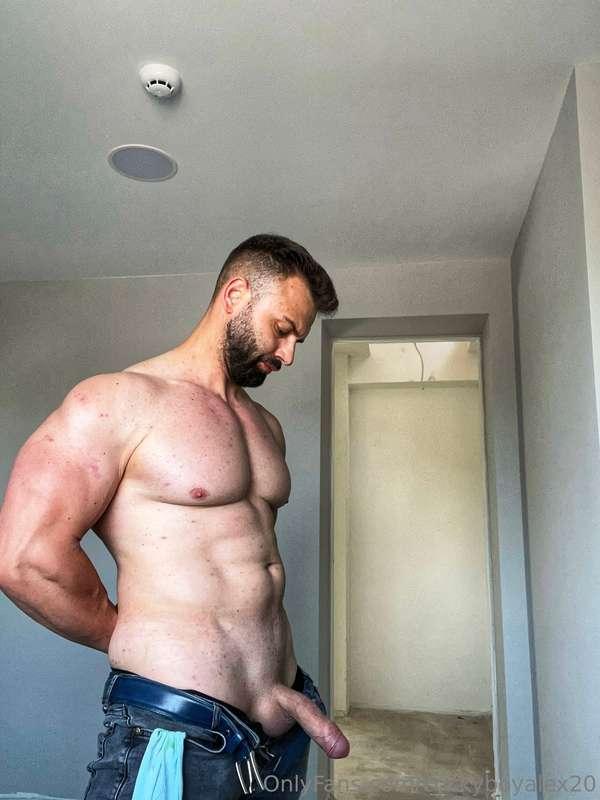 You on your knees to suck me while i look at you like this? ..