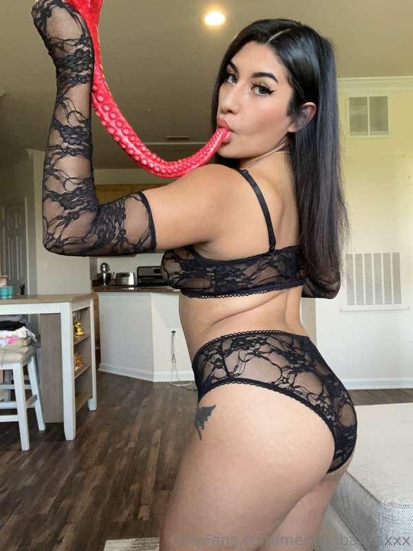 wanna get naughty with me babe? dm me