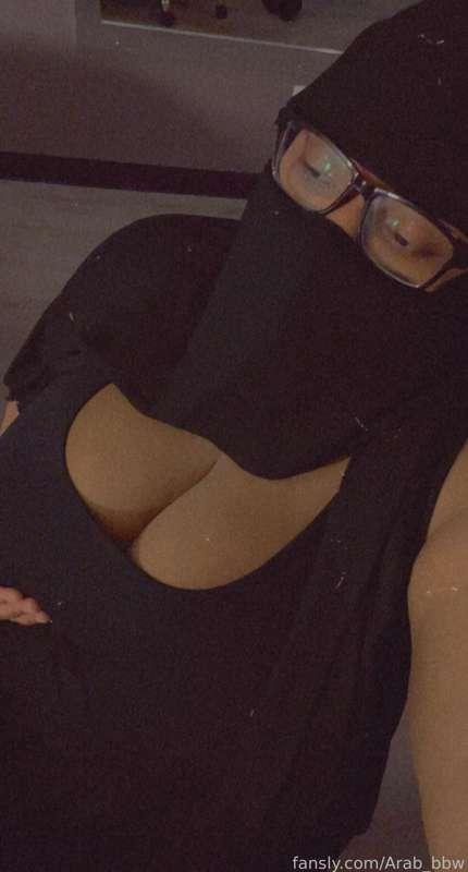 I’m an innocent Muslim girl who likes to fucked like a slut 😍☺️