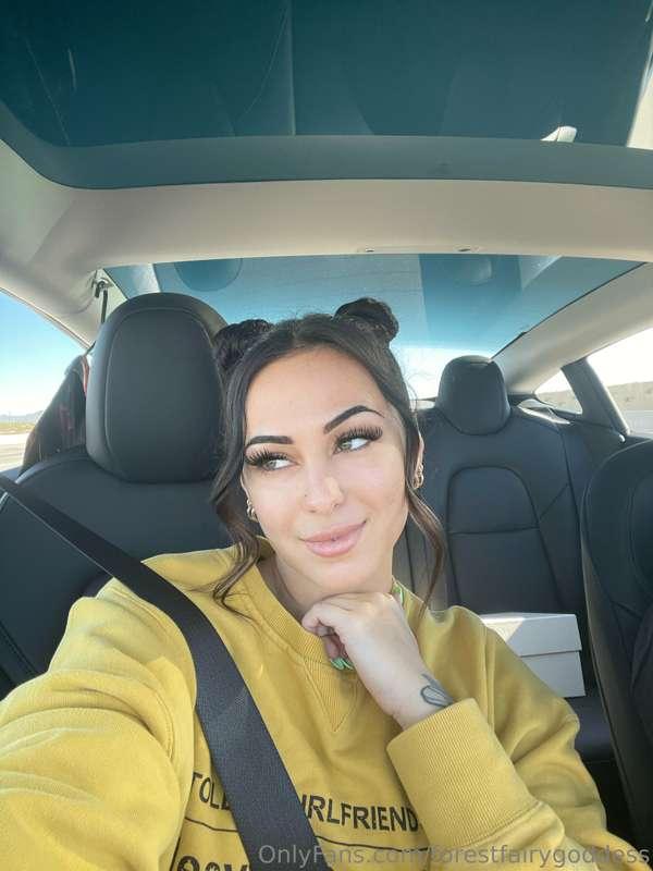 Happy Monday babes ☀️💛