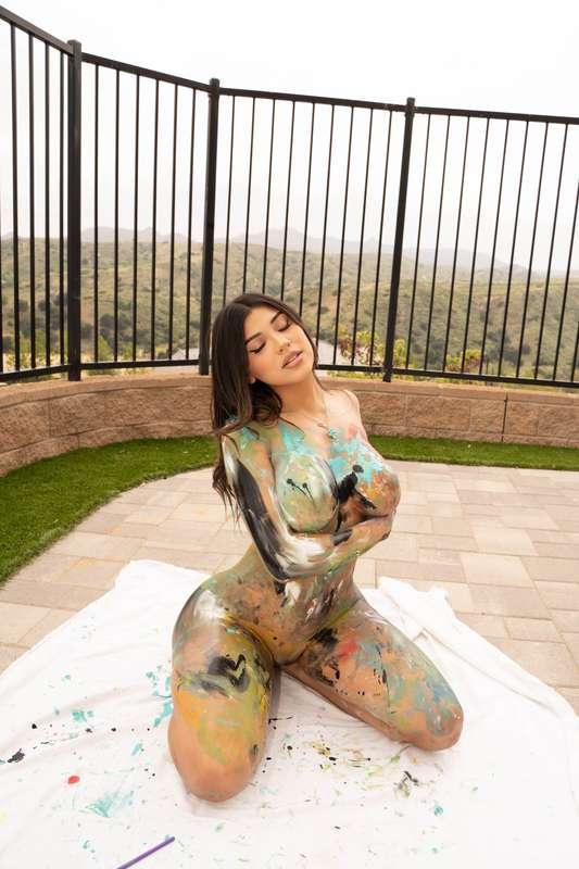 Wanna see me get covered in paint bby??