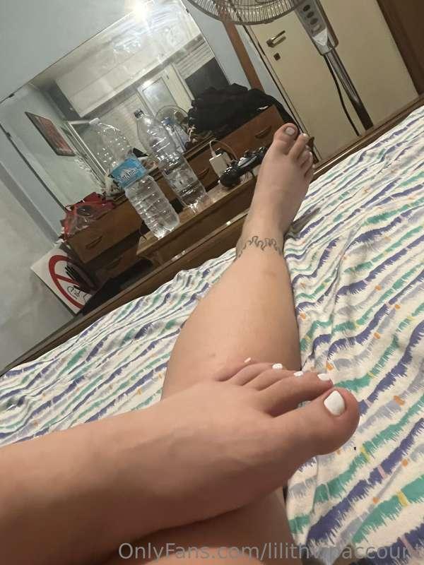 🦶🏼😇