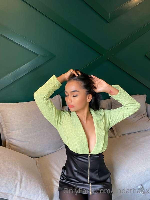 Would you like me to film a very sexy custom video 🥵 for you..