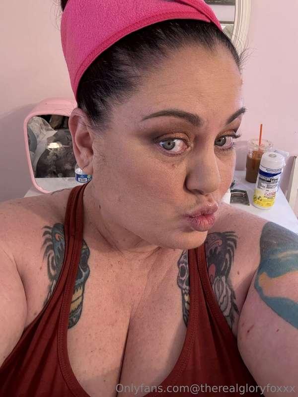 How’s my facial look? 😜😘