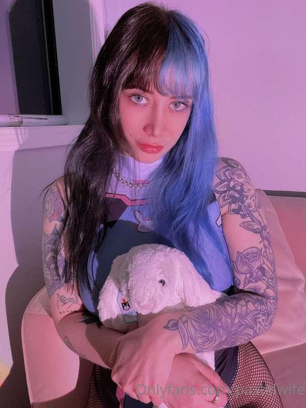 need someone to cuddle with 🥺