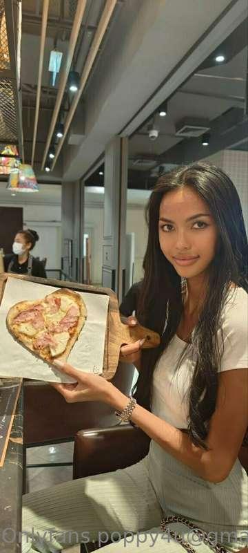 Do you love pizza too?😍