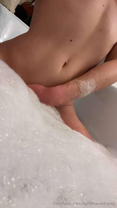 Tu veux te glisser sous la mousse ?🙈