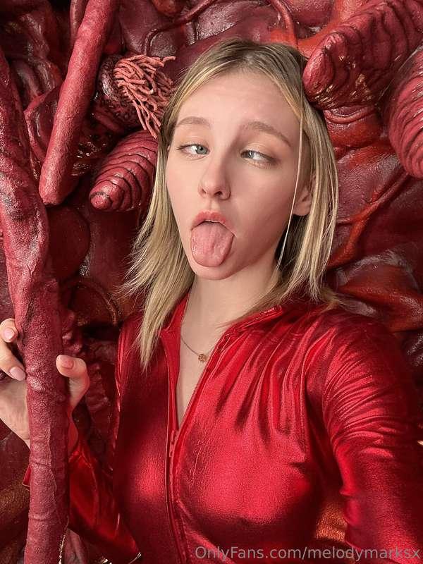 Selfie #2 !! Tell me what you think is going on in this phot..