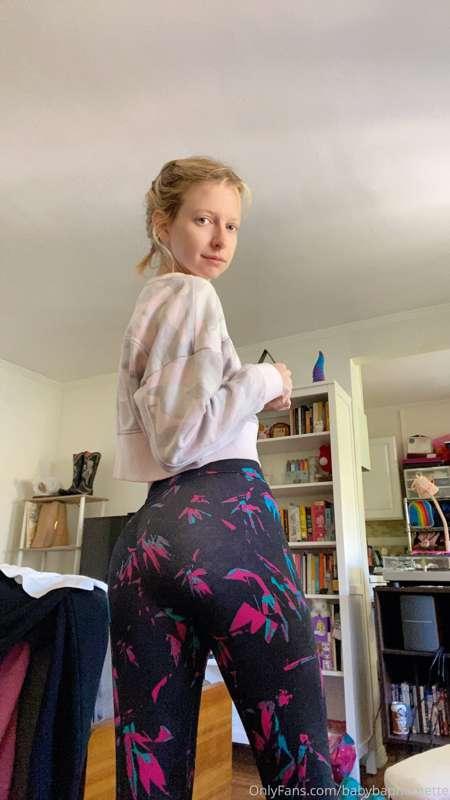 random non nude pic lol but I got some new leggings, cute ri..