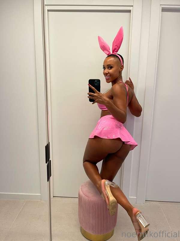 Do I look good wearing this outfit baby? 😍